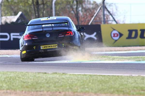 Smith kicks up the dust on route to finishing sixth in the final