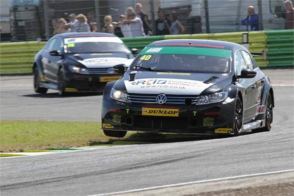 Gearbox issues hampered Smith's charge during Sunday's races in