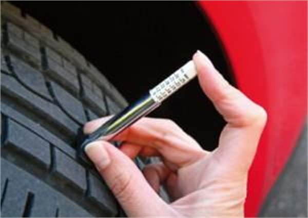 Using a Tyre Depth Gauge