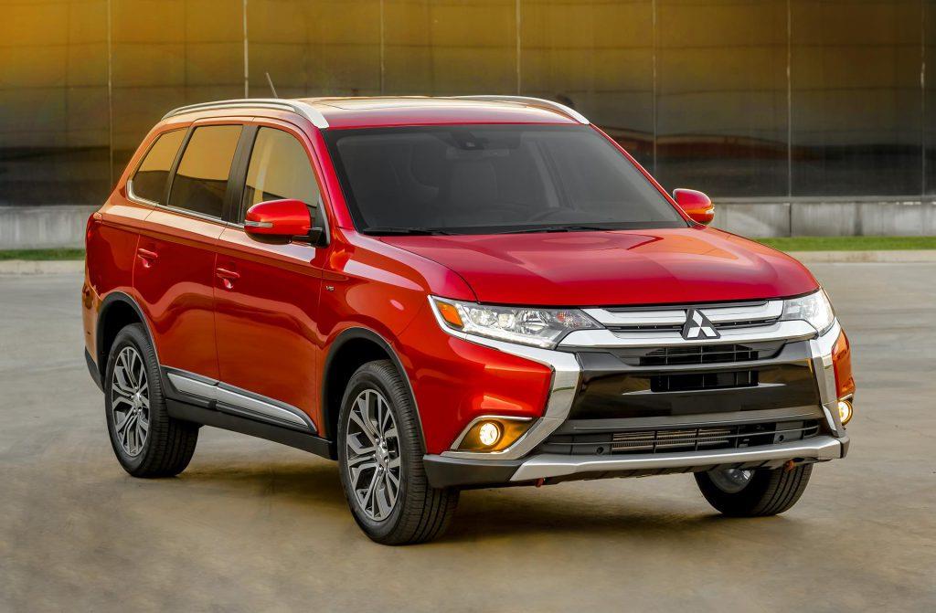 2016-Mitsubishi-Outlander-01