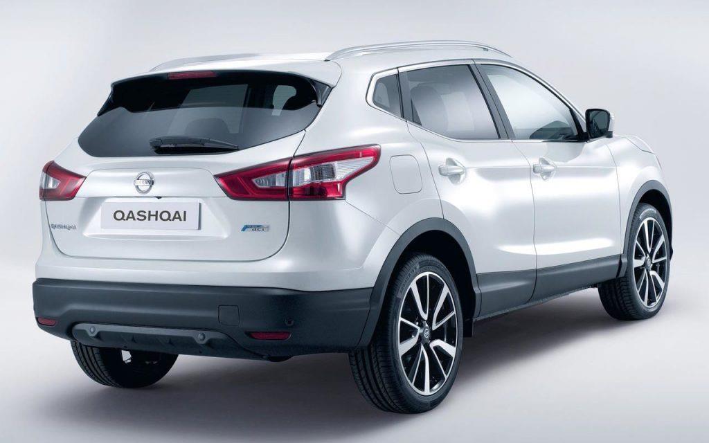 2016-Nissan-Qashqai-rear